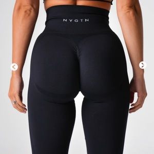 ISO: Black Contour 2.0 Seamless Leggings
